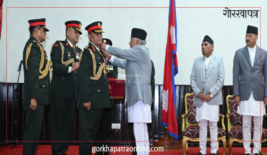 राष्ट्रपति पौडेलद्वारा नवनियुक्त प्रधानसेनापतिलाई दर्ज्यानी चिन्ह प्रदान