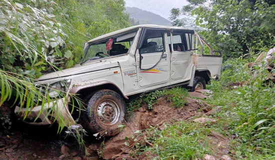 सल्यानमा बोलेरो दुर्घटना पाँच घाइते