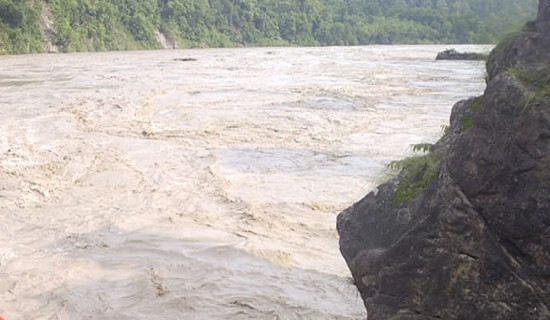 कर्णाली नदीको बहाव घट्याे