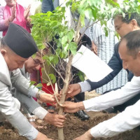 राष्ट्रिय र पार्टीको झण्डा ओढाएर उपाध्यक्ष बुढाप्रति अन्तिम श्रद्धाञ्जली