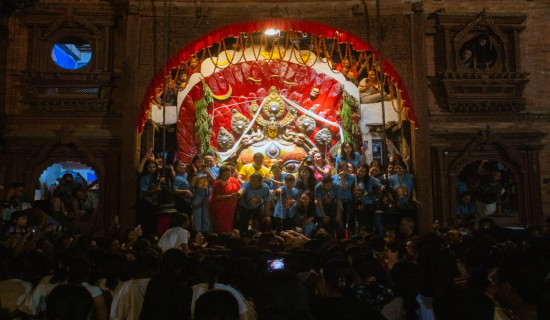 श्वेत भैरवको प्रसाद ग्रहणमा महिला