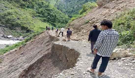 सडक मर्मत नहुँदा यात्रुलाई सास्ती