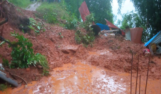 नागढुङ्गाको नागमन्दिरमा पहिरो, यातायात पूर्ण अवरुद्ध