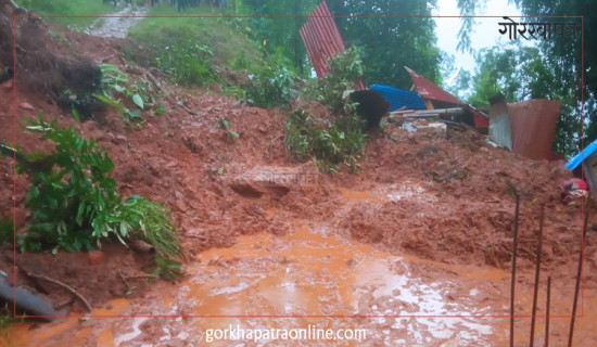 बोरिङ खन्दा जोरपाटीमा निस्कियो लेदोसहितको ग्याँस (फोटो फिचर)