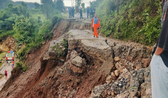 देशभर ६३ स्थानमा यातायात अवरुद्ध, काठमाडौँ उपत्यका प्रवेश गर्ने सबै नाका बन्द