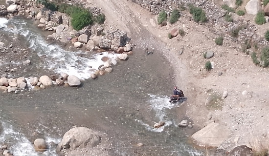 दसैँको मुखमा कष्टकर यात्रा, जोखिमपूर्ण यात्रा नगर्न सुझाव