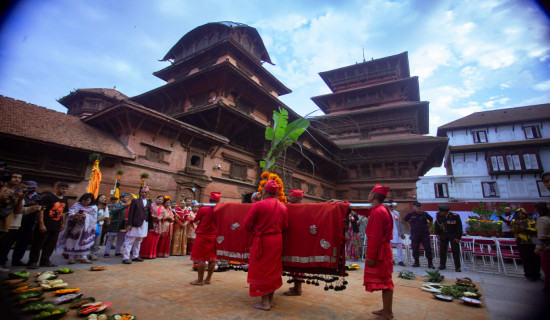 दसैँघरमा फूलपाती भित्र्याइयो