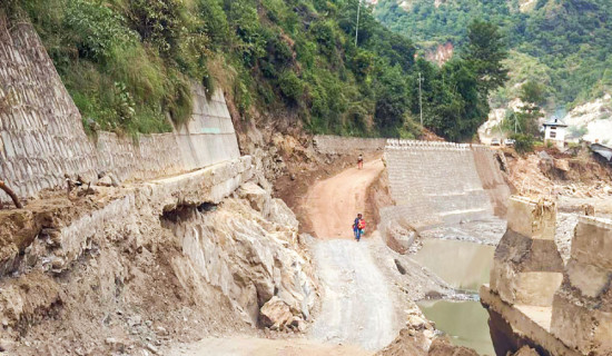 पहिरो हटाएर बिपी राजमार्ग पुनः सञ्चालन