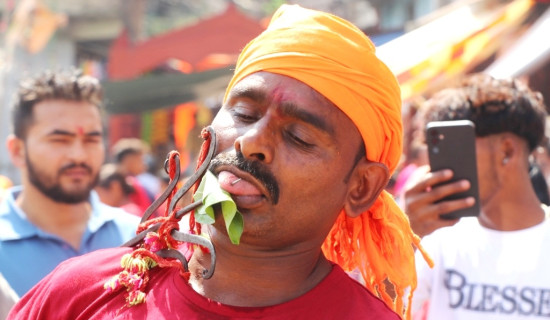 बाढीपीडितको पुनःव्यवस्थापनमा केन्द्रित हुन पूर्व राष्ट्रपतिको सुझाव