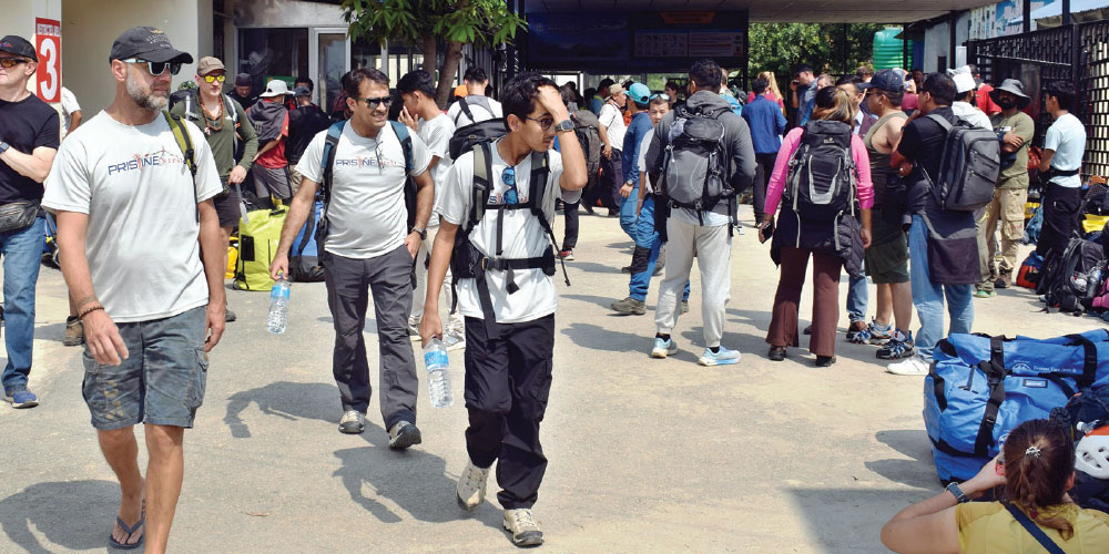 बाह्र सयभन्दा बढी पर्यटक मन्थलीमै रोकिए