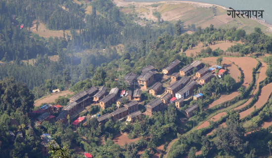 विद्यालयमा पठनपाठन सुरु, तिहार कुर्दै क्षतिग्रस्त शैक्षिक संरचना