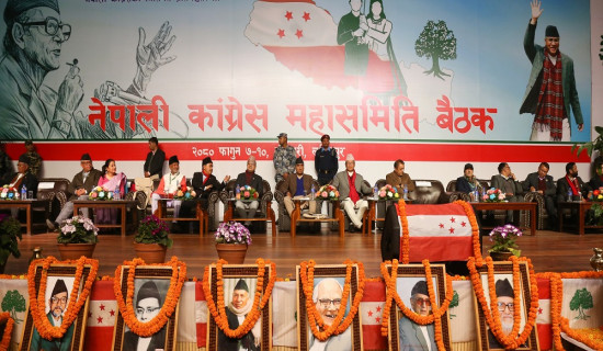 महासमितिमा उठेका सुझावहरू प्रस्तुत गर्दै प्रदेश सभापति