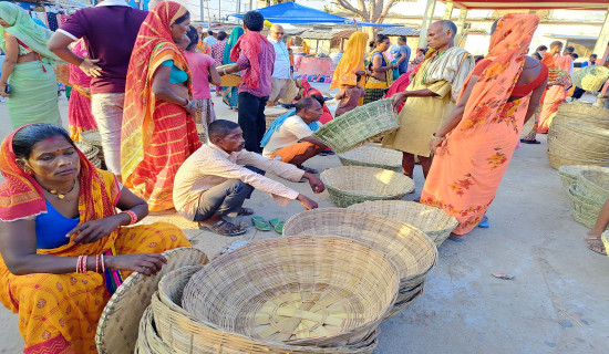 बाँसबाट बनेका भाँडाकुँडा किनमेल