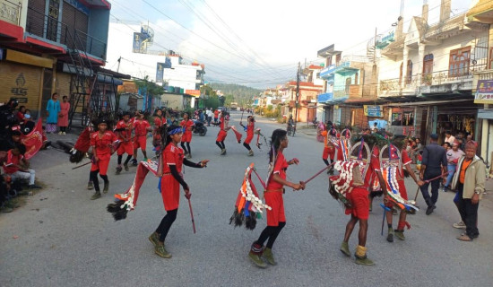 गर्रा नाँच प्रदर्शनमा युवाहरु