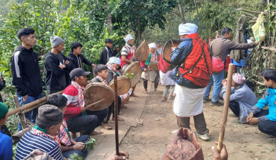 लाखे नाच संरक्षणमा जुटे बेनीका युवाहरु (फोटो फिचर)