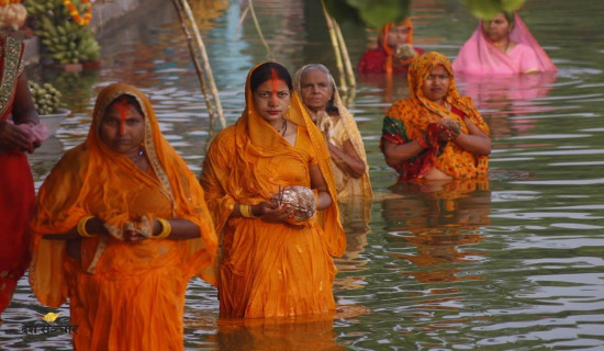 मिथिलाञ्चल क्षेत्रमा गुञ्जिँदै छठ गीत