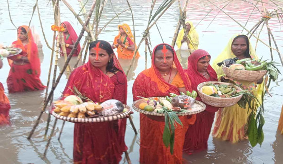 कामेश्वरनाथ पोखरीमा छठ पूजा