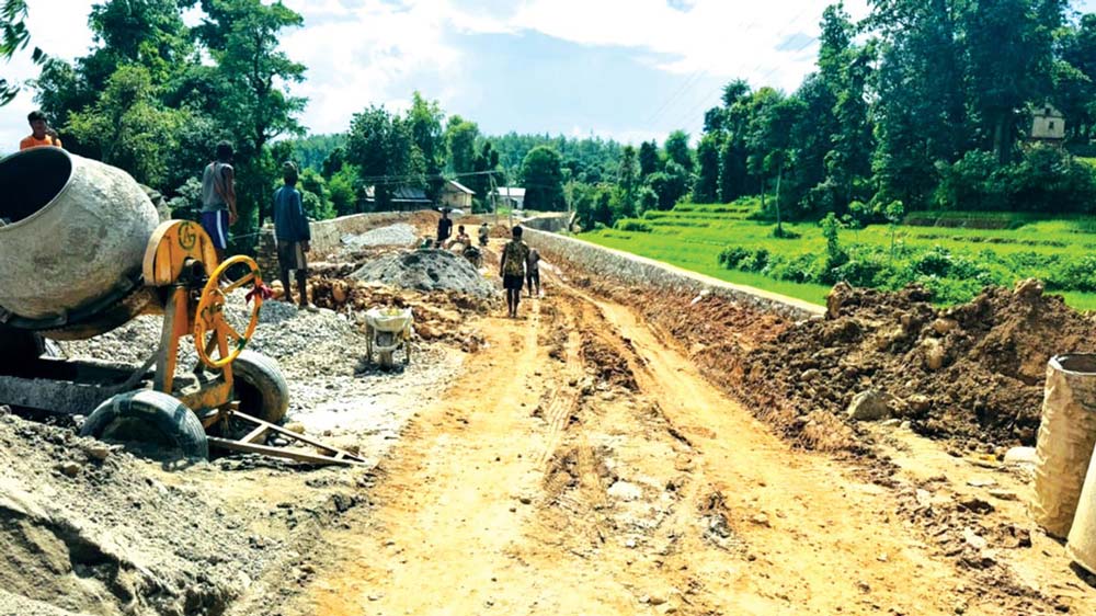 सडकखण्ड निर्माण गर्न ठेक्का सम्झौता