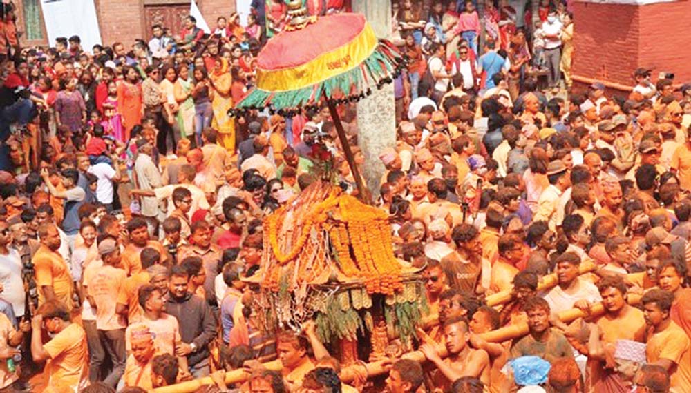 पशुपतिनाथमा घुमाइयो चन्द्रविनायक र भैरव जात्रा