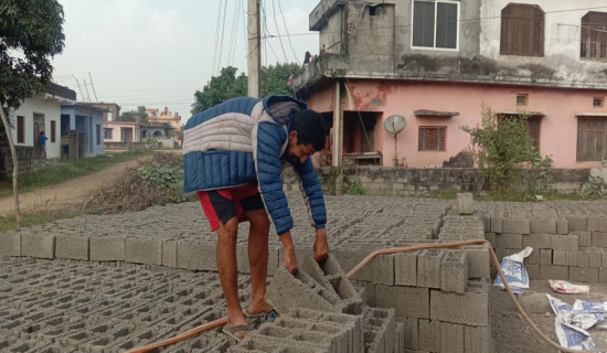 इन्जिनियरिङ अध्ययन गरेर ब्लक उद्योगमा स्थापित