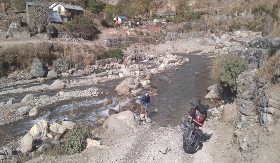 दानसाँघुमा बेलिब्रिज पुल निर्माणका लागि सर्भे