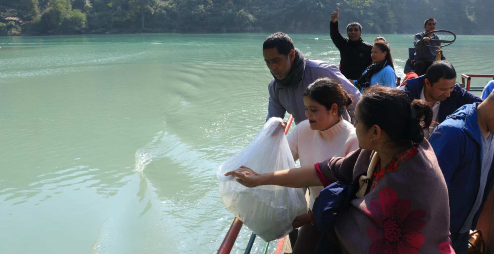 तीन लाखभन्दा बढी माछाको भुरा छाडिए