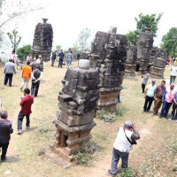 महोत्सवमा अतिथिलाई मायाको चिनो डोको र कुचो