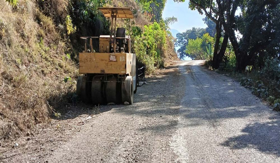 सडक मर्मत नहुँदा यात्रुलाई सास्ती