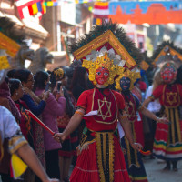 ललितपुर महानगरले ज्येष्ठ नागरिक र अपाङ्गता भएकाको घरमै पुगेर उपचार गर्ने