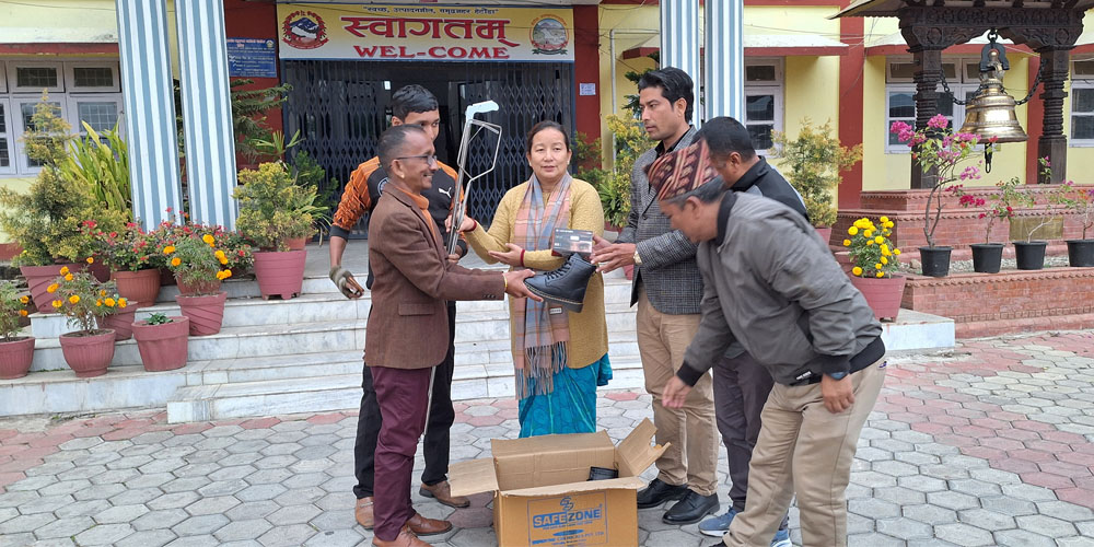 सर्प उद्धारका लागि सामग्री सहयोग