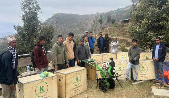 हलेसी तुवाचुङका कृषक समूहलाई अनुदानमा हातेट्रयाक्टर