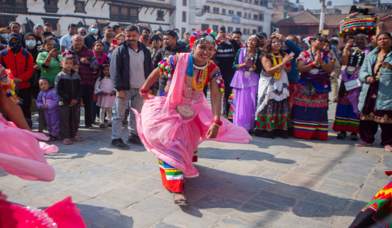 चुनावको दिन उपत्यकाका खुला सडक (फोटो फिचर)