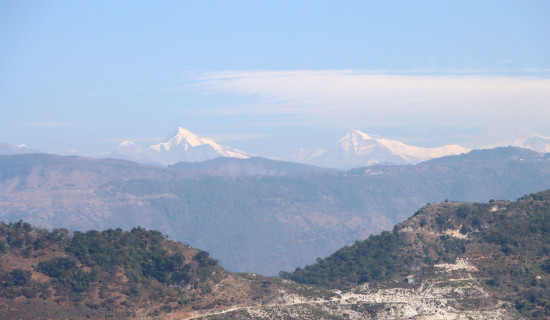 दाङबाट देखिएको धौलागिरि हिमाल