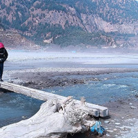 छुरा प्रहारबाट घाइते बलिउड अभिनेता खान खतरामुक्त