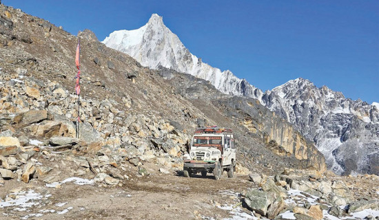 टिपताला पुग्न थाल्यो नेपाली गाडी