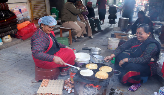 बारा पकाउँदै टोखाका स्थानीय