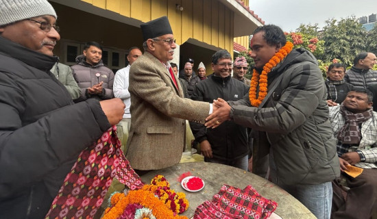 पार्टी प्रवेश गर्नेलाई अध्यक्ष प्रचण्डद्वारा स्वागत