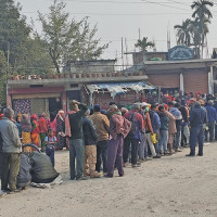 महेन्द्रको शालिक राख्ने विषयमा झापामा तनाव