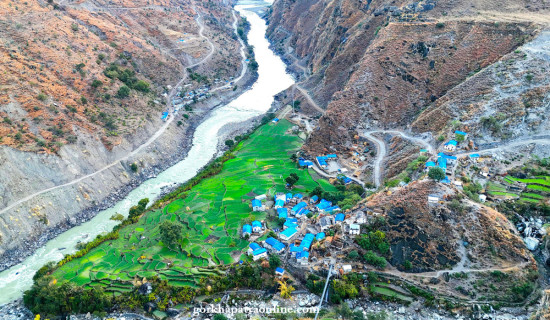 कर्णाली किनारमा रहेको लाफा गाउँ