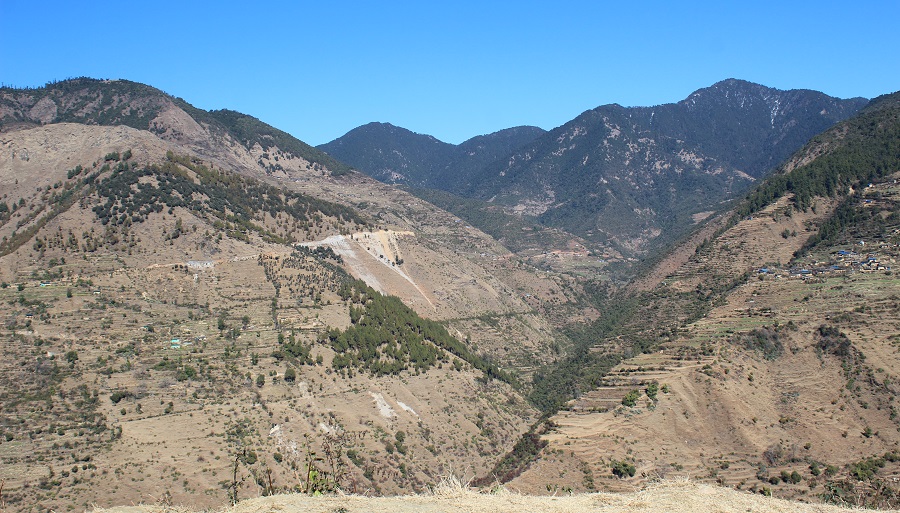 वर्षा र हिउँ नपर्दा बाली सुक्दै