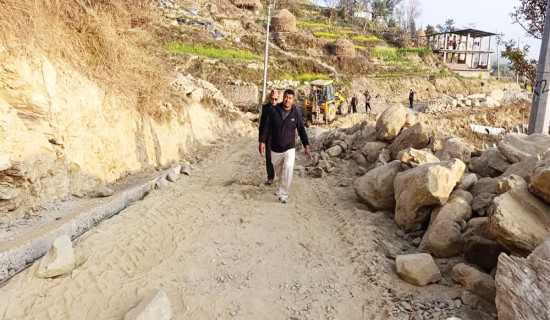 बिसौनी मोड-गोरखा क्याम्पस जाने सडक स्तरोन्नति