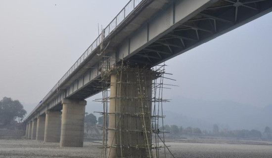 बाग्मती पुलको बिम चर्किएपछि मर्मत थालियो