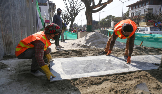 दरबारमार्गको सडक पेटीमा ग्रेनाइड (फोटो फिचर)