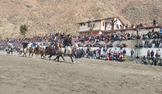 घोडा दौड प्रतियोगिता : हिरा बुढाको घोडा प्रथम