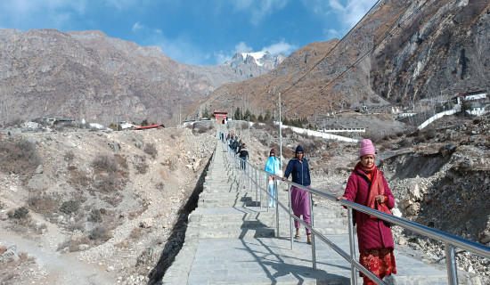 मुक्तिनाथ मन्दिरमा भक्तजन