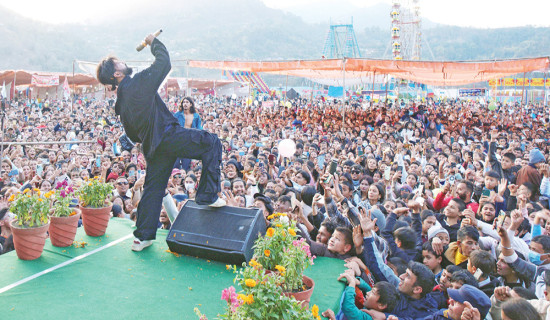 महोत्सवमा दुर्गेशको प्रस्तुति