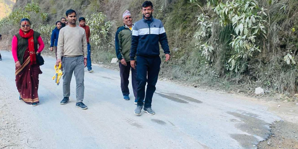 ट्रयाक खुलेको ३२ वर्षपछि वालिङ-हुवास सडक कालोपत्र हुँदै