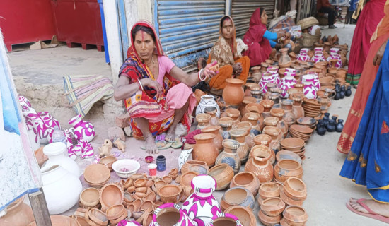 कुमालेलाई माटोका भाँडा बनाउन भ्याइनभ्याइ