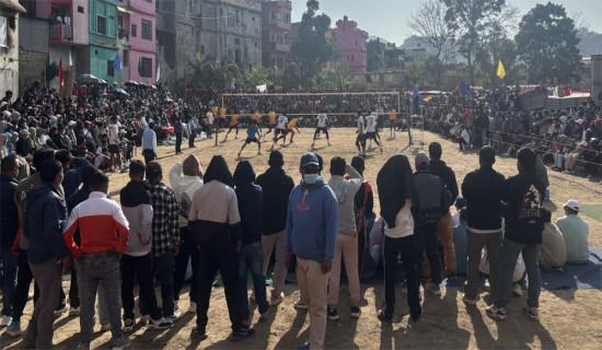 सेतो अण्डा नष्ट गर्दै सशस्त्र प्रहरी