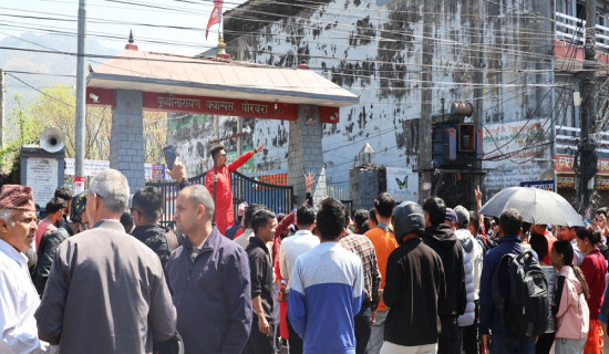 डढेलो गाउँ पस्दा, एक विद्यालयसहित १० घर जलेर नष्ट